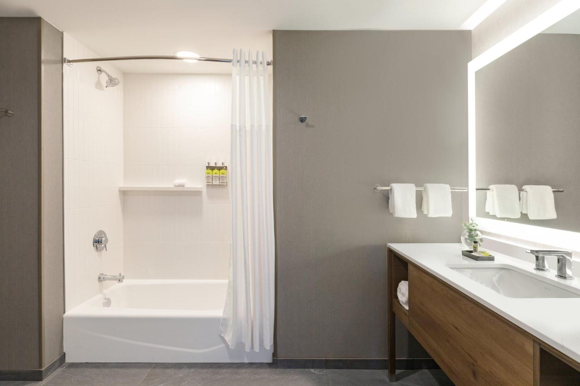 Staybridge Suites Rochester - Mayo Clinic Area By Ihg Ngoại thất bức ảnh